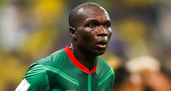 Joueur de football camerounais lors d'un match de la CAN 2023.