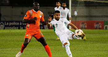 Riyad Mahrez en pleine action lors du match Algérie-Niger.
