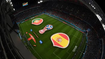 Stade de football rempli pour la Coupe du Monde 2030 au Maroc.