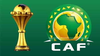 Logo de la CAF avec le trophée de la CAN 2025.