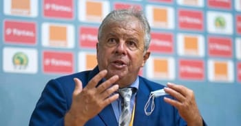 Jean-Michel Cavalli s'exprimant lors d'une conférence sportive.