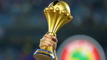 Trophée de la CAN 2025, symbole de victoire en football africain.