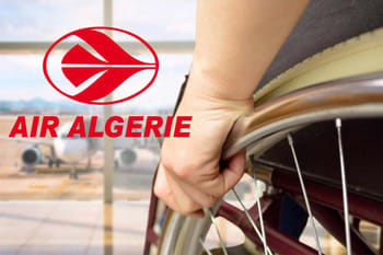 Passager avec un fauteuil roulant à l'aéroport Air Algérie.