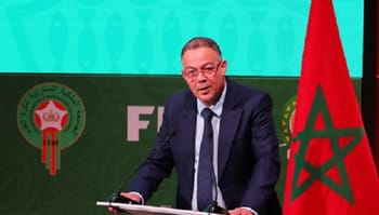 Responsable de la FRMF lors d'une conférence de presse sur le verdict de la CAF.
