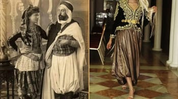 Femme en robe traditionnelle algérienne lors d'un événement en France.