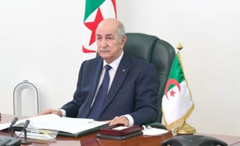 Tebboune, président algérien, lors d'une réunion officielle.