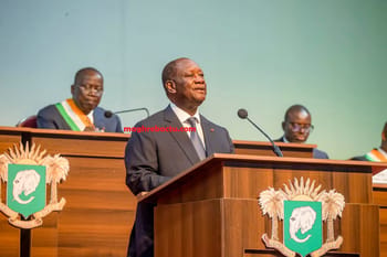 Le président ivoirien s'adresse lors d'une conférence officielle.