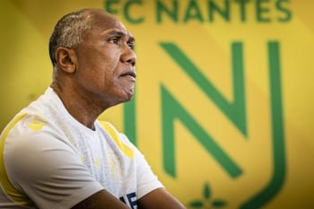 Kombouaré, entraîneur de Nantes, lors d'une conférence de presse.
