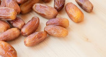 Dattes Deglet Nour, délices algériens de qualité supérieure.