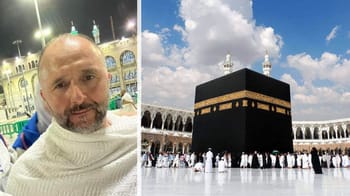 Homme à La Mecque près du Kaaba lors de la Omra.