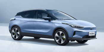 Voiture électrique Geely moderne avec design élégant et technologie avancée.