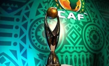 Trophée de la Ligue des champions africaine avec logo CAF.