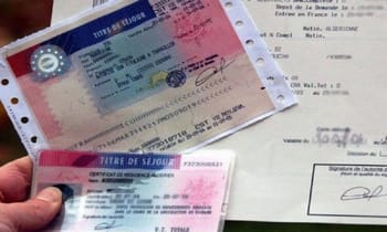 Titre de séjour et documents administratifs en France.