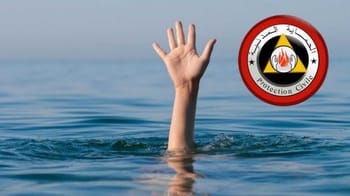 Main d'une personne en détresse dans la mer à Alger.