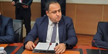 Le PDG d'Air Algérie lors d'une réunion importante.