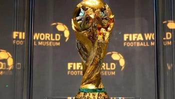 Trophée de la Coupe du Monde 2026 exposé au FIFA World Football Museum.