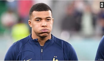 Kylian Mbappé en tenue de sport, expression sérieuse.