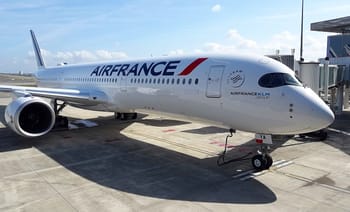 Avion Air France prêt à décoller vers l'Algérie.