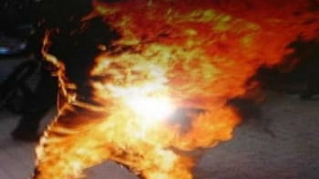 Feu intense et fumée dans un incendie à Khenchela.