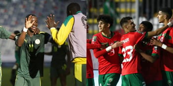 Joueurs marocains célébrant leur victoire dans le vestiaire.