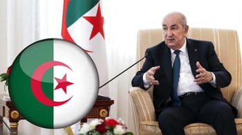 Homme politique algérien lors d'une interview dans un bureau officiel.