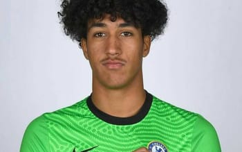 Sami Tlmecani, joueur algérien, en maillot de Chelsea.