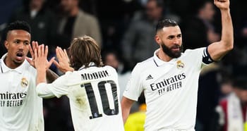 Joueurs du Real Madrid célébrant une victoire lors d'un match.