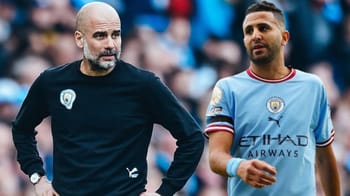 Mahrez et Guardiola lors d'un match de football, tension visible.