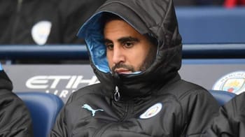 Mahrez assis sur le banc lors de la finale de la ligue des champions.