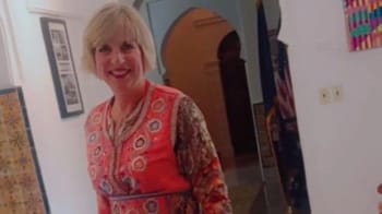 Elisabeth Moore en robe kabyle colorée pour la fête de l'Aïd.