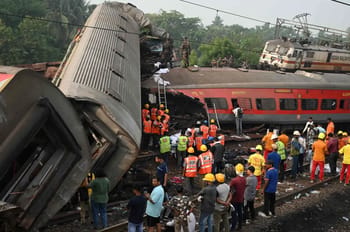 Déraillement d'un train en Inde avec secours sur place.