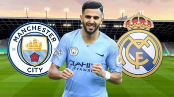 Riyad Mahrez en maillot Manchester City avec logos de Manchester City et Real Madrid.