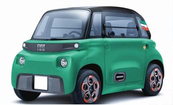 Mini voiture électrique Fiat Topolino verte avec design compact.