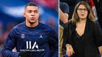 Kylian Mbappé en tenue du PSG lors d'un match de football.