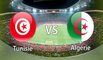 Match de football Tunisie contre Algérie dans un stade rempli.