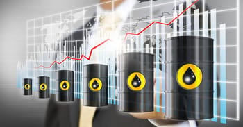 Barils de pétrole avec graphique de hausse des prix.