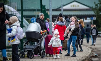 Familles et réfugiés en attente d'accueil en France.