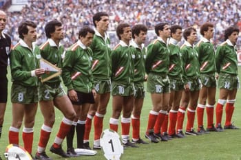 L'équipe d'Algérie lors de la Coupe du Monde 1982, prête pour le match historique.