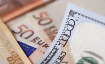 Billets de banque en euros et dollars, taux de change en Algérie.