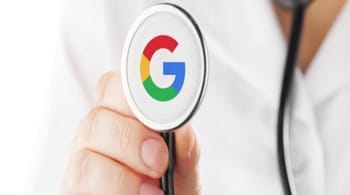 Médecin virtuel de Google avec logo Google sur stéthoscope.