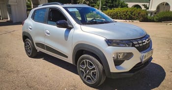 Voiture électrique blanche, nouvelle importation en Algérie.