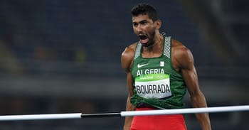 Larbi Bouraada lors d'une compétition d'athlétisme en plein effort.