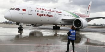 Avion Royal Air Maroc prêt à décoller ou atterrir.