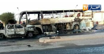 Bus endommagé après un accident grave en Algérie.