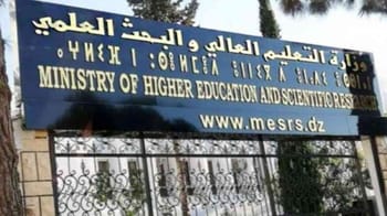 Panneau du ministère de l'éducation supérieure en Algérie.