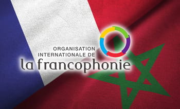 Drapeaux de la France et du Maroc avec logo de la francophonie.
