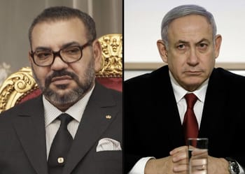 Deux hommes politiques en réunion officielle, discussion sérieuse.
