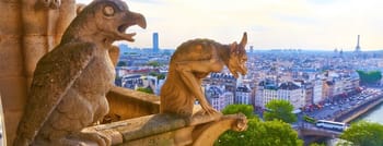 Gargouilles emblématiques de Notre-Dame surplombant Paris.