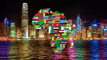 Carte de l'Afrique avec drapeaux de tous les pays africains.
