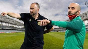 Walid Regragui et Belmadi en discussion sur le terrain de football.